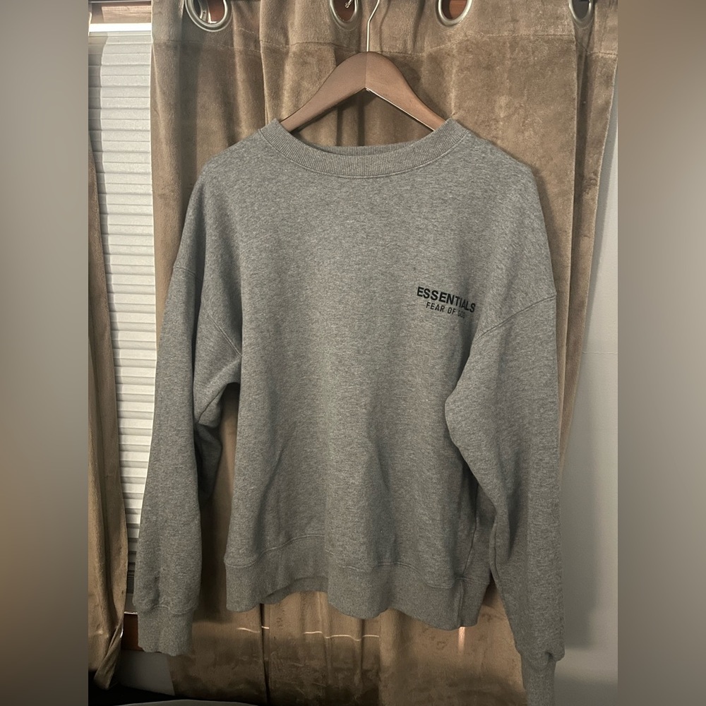 Essentials fear of god crewneck
